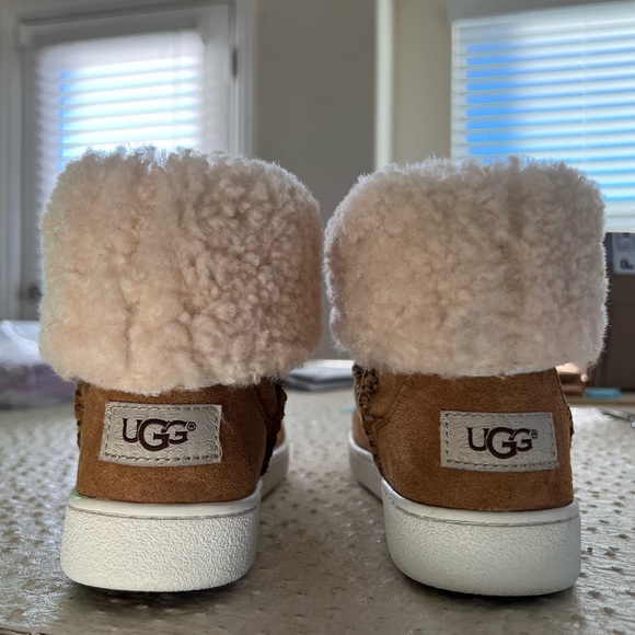 NIB UGG WOMEN'S MIKA SUEDE
SHEARLING LINED SNEAKER SLIPPER
BOOTIES CHESTNUT - Picture 4 of 4